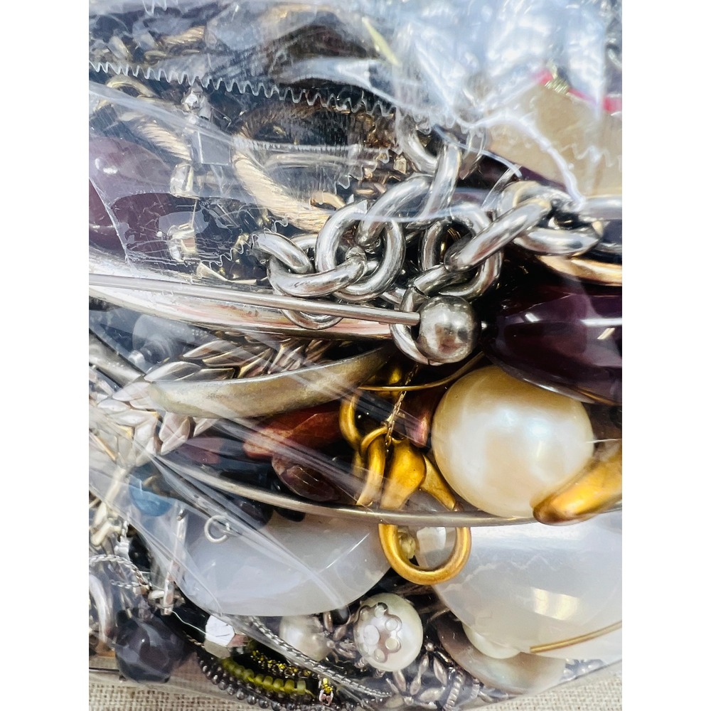 Vintage & Modern Gold & Silver Tone Mixed Metal Scrap/Wearable Jewelry Lot 8lbs - Picture 11 of 16